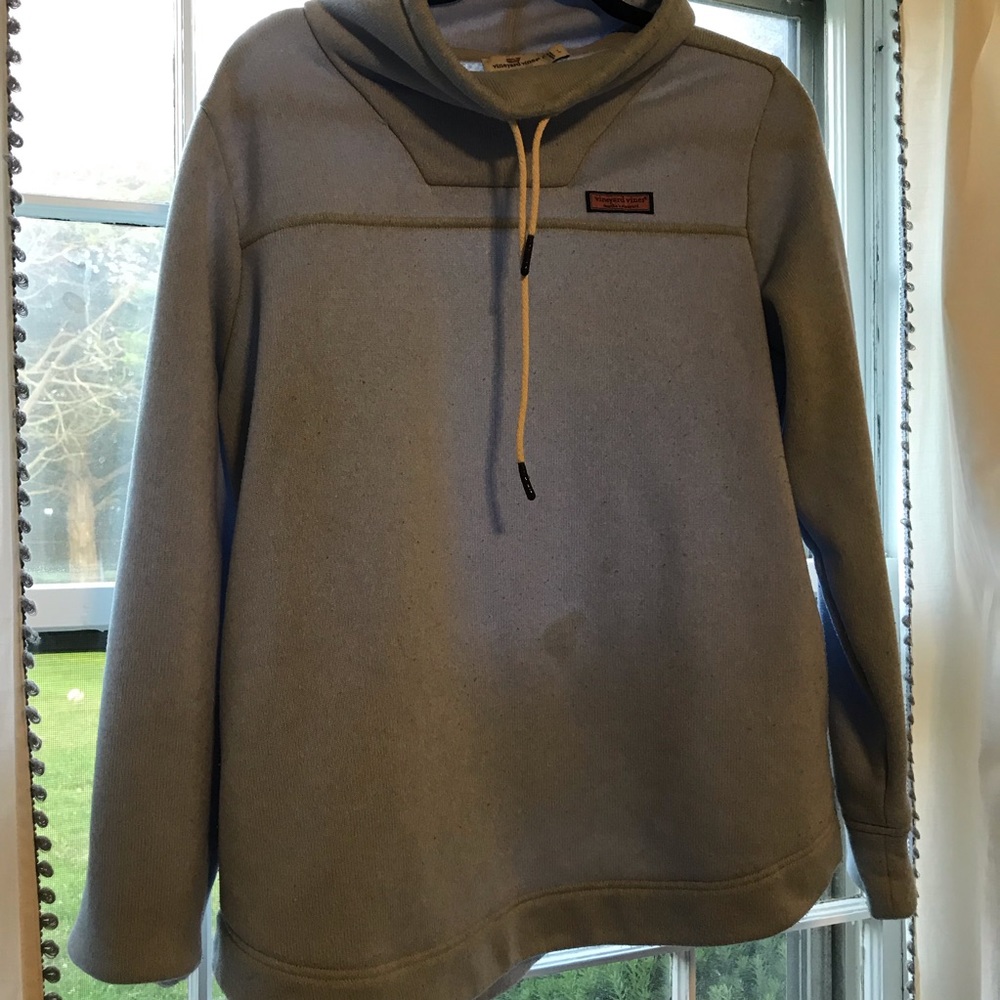 Vineyard vines sweatshirt